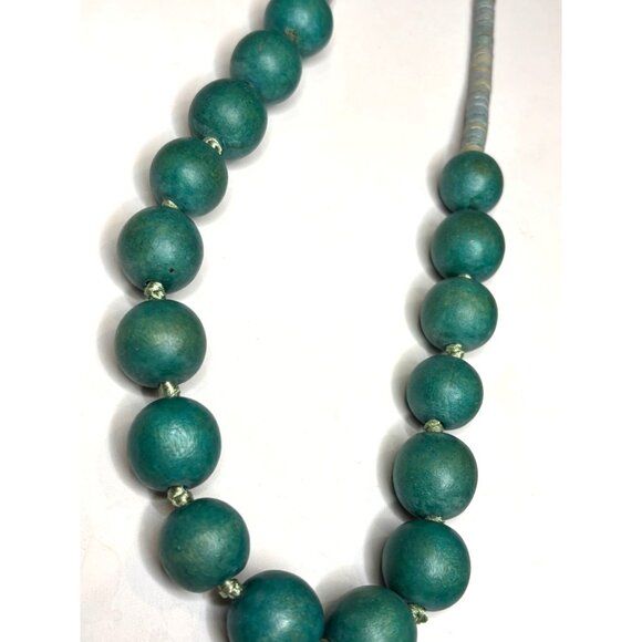 wOODEN Beaded Necklace With Large Green Beads & Blue Accents 20 Inches Long - Picture 2 of 8